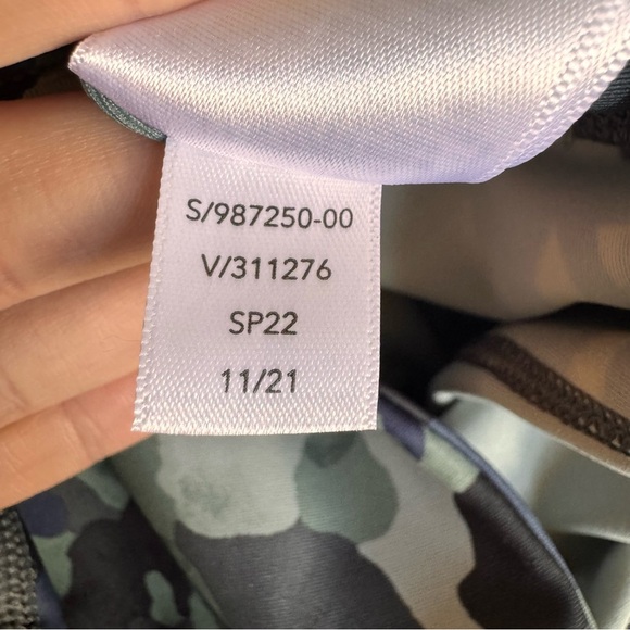 Athleta Ultimate Stash II Camo Leggings - Blue and Green - Picture 12 of 12